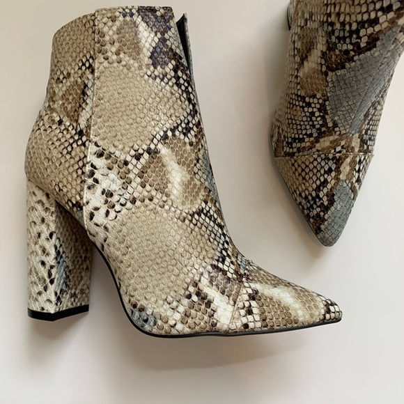 HP🎉 Pointy toe high heel vegan python ankle boot - Picture 5 of 7